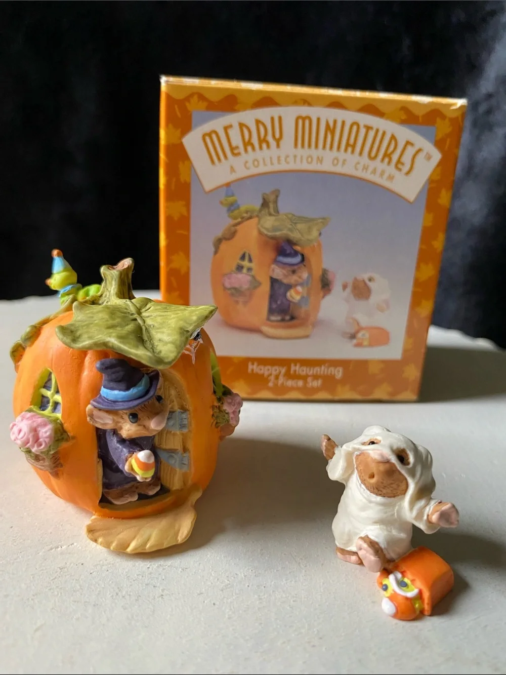Happy Haunting Orange Pumpkin Figurine Set 1996 Collectible